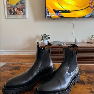 Dunhill Black Chelsea Boots Sleek Leather Design